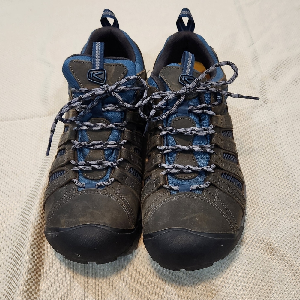 Mens Keen Voyageurs size 12 shoes